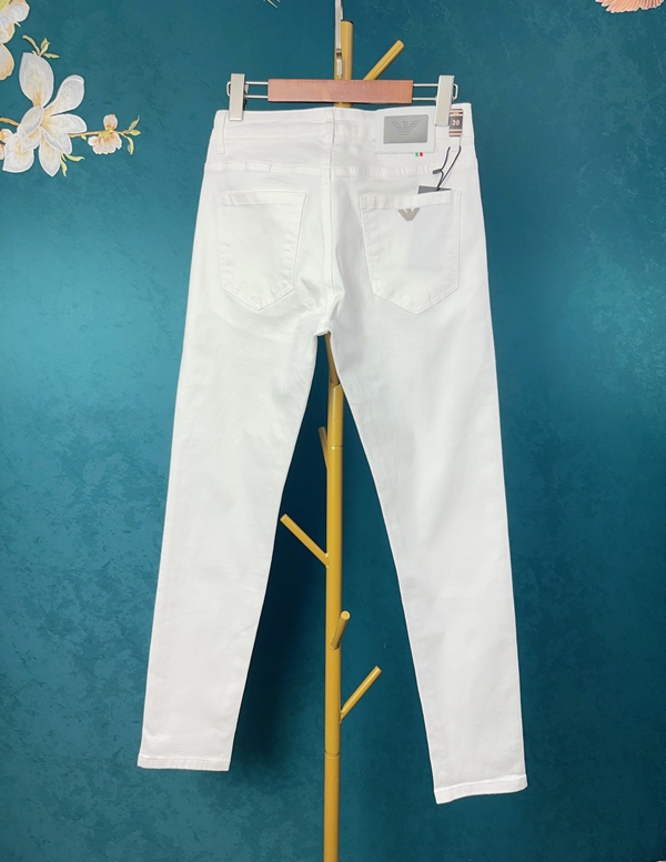 ブランドジーンズ側面デザイン